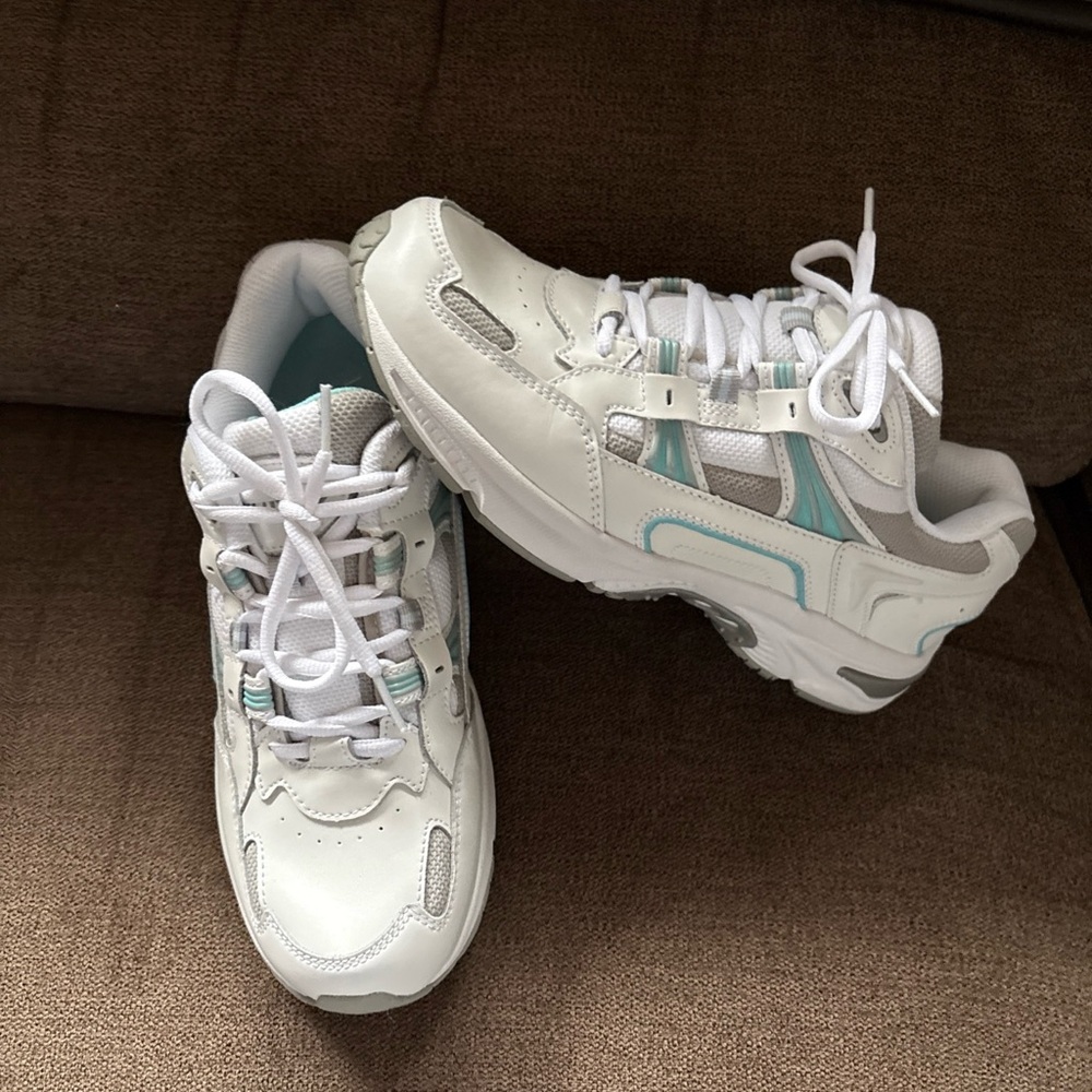 Vionic Women's 23 Walk 2.0 Sneakers NW/OB Size 9 Wide